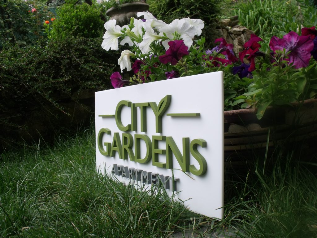 City Gardens, plasztikus felirat